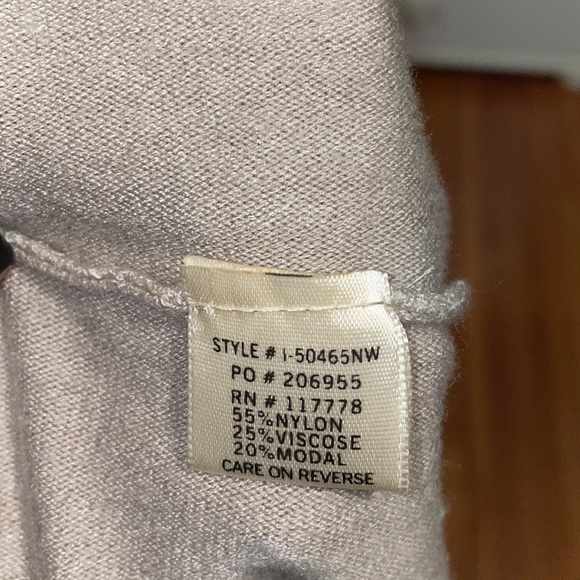 VICI:((NWT)) beige plunge neck super soft sweater - Picture 13 of 13